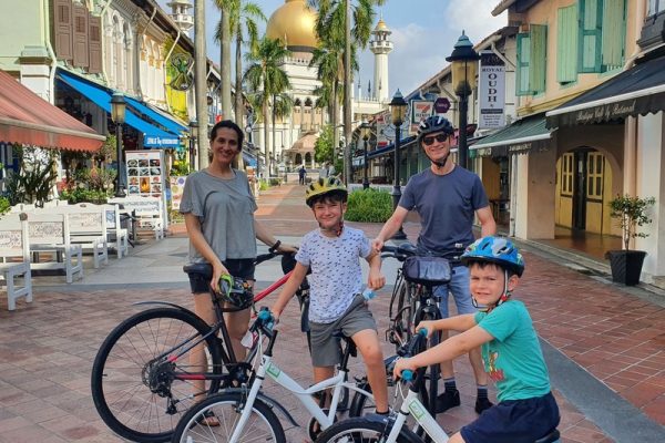 Family on a bike tour in Singapore