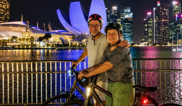 Couple on a private bike tour around Marina Bay